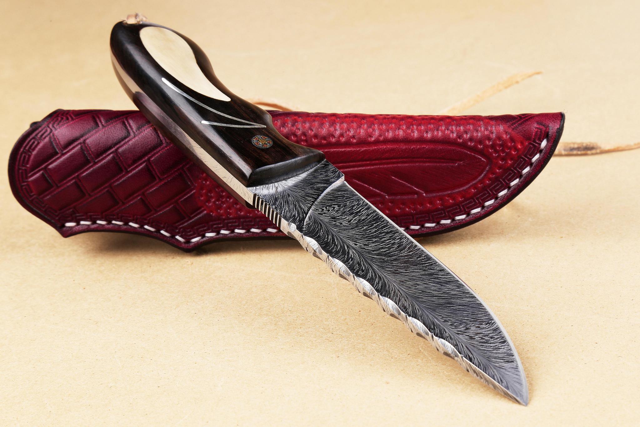 名刀欣赏大马士革刀上精致的背花竟然是纯手工雕刻的