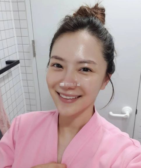 事业如日中天的时候,刘荷娜选择了回韩国去结婚,她与运动员李容奎结婚