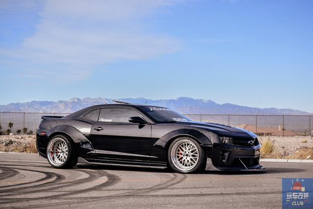 肌肉丰满的雪佛兰科迈罗改装成属于"彪悍猛男"的座驾!