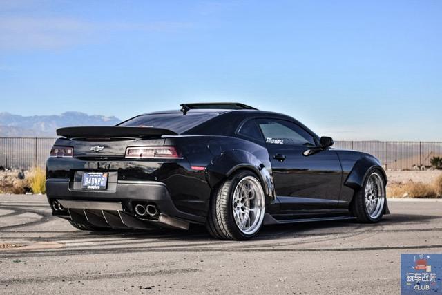 肌肉丰满的雪佛兰科迈罗改装成属于"彪悍猛男"的座驾!