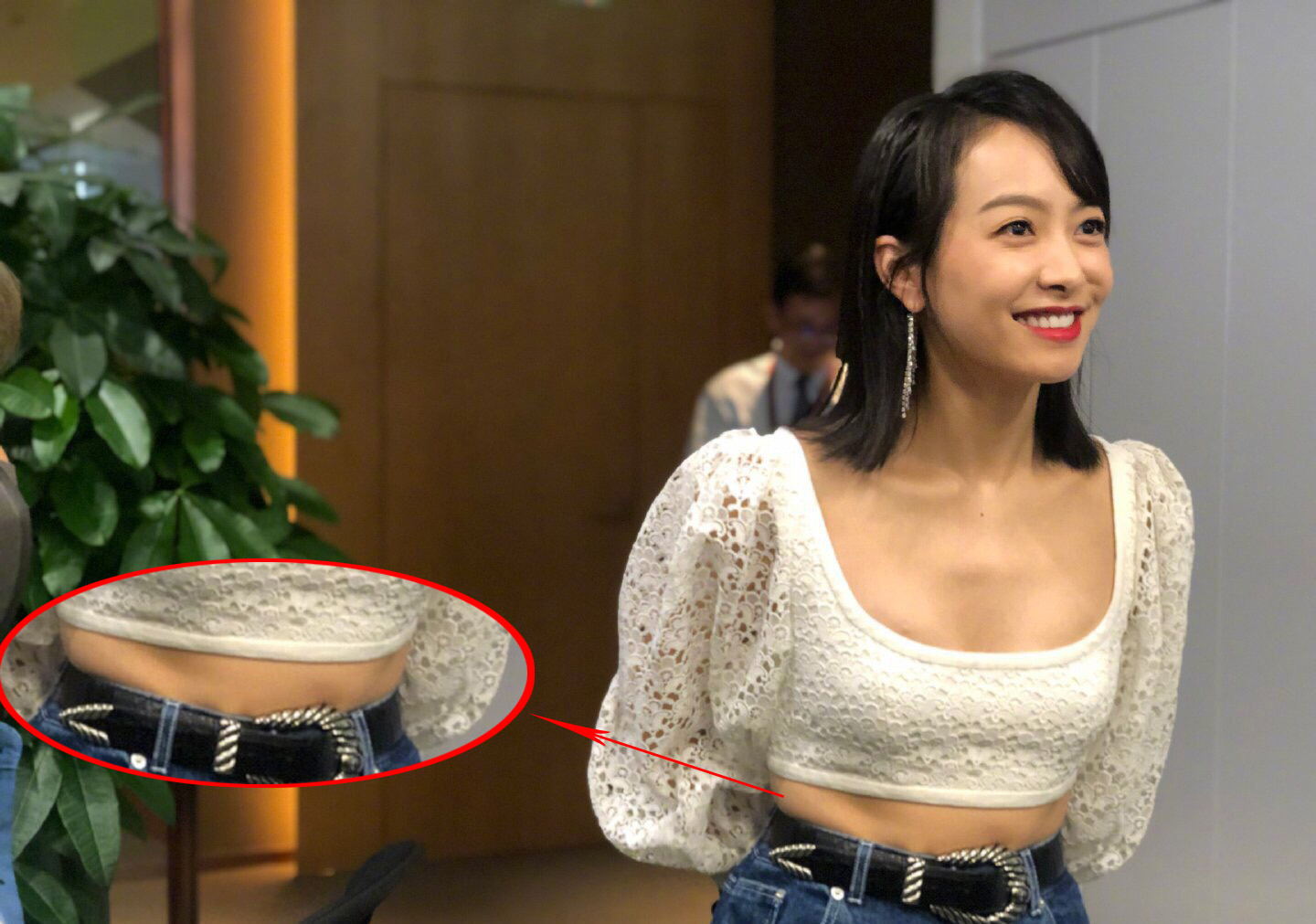 精修生图差别大?宋茜穿露脐装扫楼,无意暴露肚子赘肉惨不忍睹