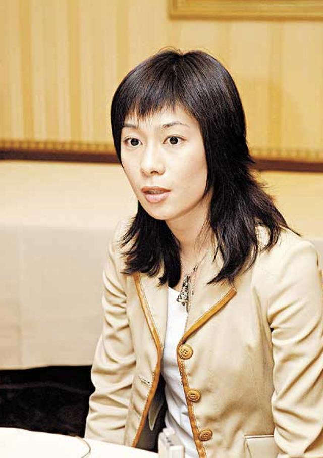 张惠妹49岁前任周立璟与香港名媛卢恬儿再婚,新娘曾与霍启刚交往