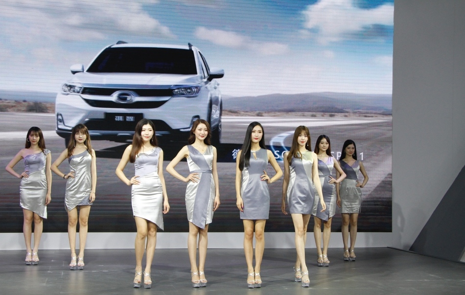 成都车展车模集结,可爱/御姐/萝莉全上演,谁是全场最靓的妹?