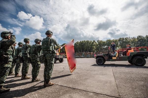 延宕20年 台军再编"合成营"|兵营|解放军_新浪新闻