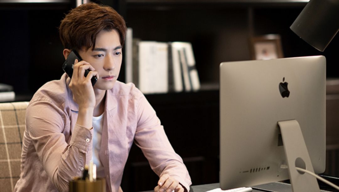 男生简约西装如何穿出新花样,巧用叠穿撞色混搭,奶油小生也可以秒变轻