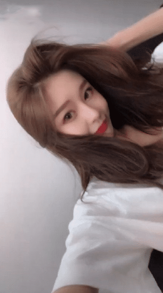 "抖音一姐"温婉近照曝光,身材惹网友吐槽:你确定只有17岁?