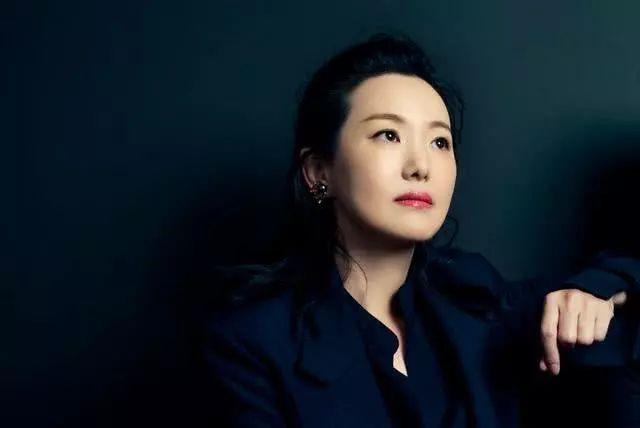 嫁给王菲初恋,演了20多年配角,49岁摘柏林影后:她,又美又酷|栾树|咏梅