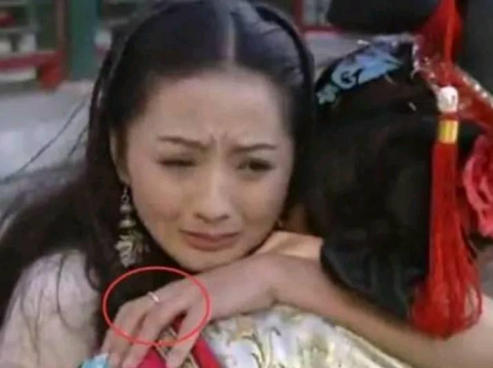 穿帮镜头:难不成古代成亲交换婚戒吗?