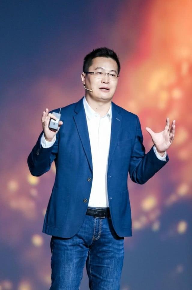 卢伟冰半夜突然发文5g时代redmik30已经在路上了