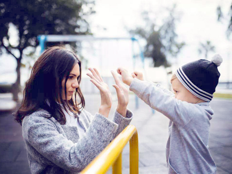 父母是孩子第一任教师,避免这3种常见错误,让家庭教育回归家庭