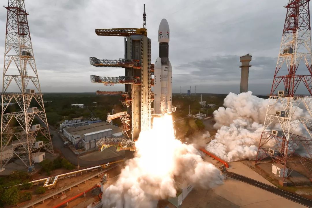 2019年7月22日,印度使用印度国内运力最强的gslv mk3火箭将"月船2号"