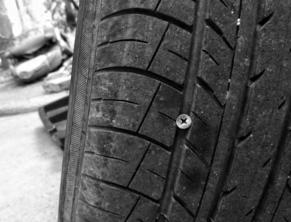 轮胎扎钉子怎么处理这三点要做好学会不吃亏