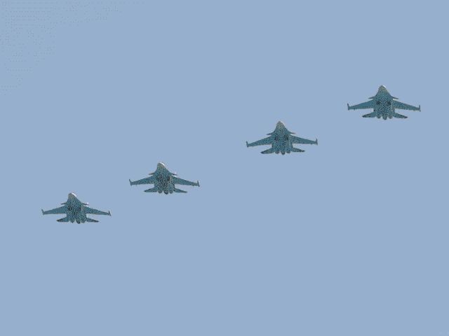 "鸭嘴兽"战机演练公路紧急起降 野战自动化加油"实力抢镜"_新浪军事