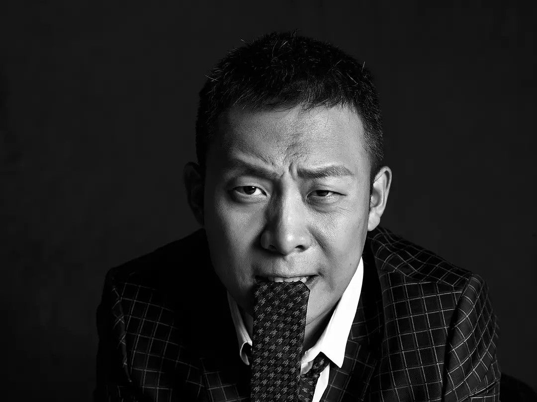 有一次,他给一个副导演投递简历,导演不要,说张译这张脸没特点,留了