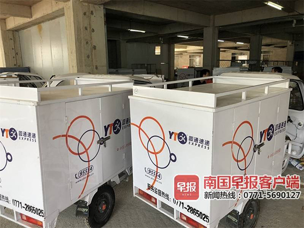 圆通快递员工资 一些快递员不出车派件。陆旺 摄