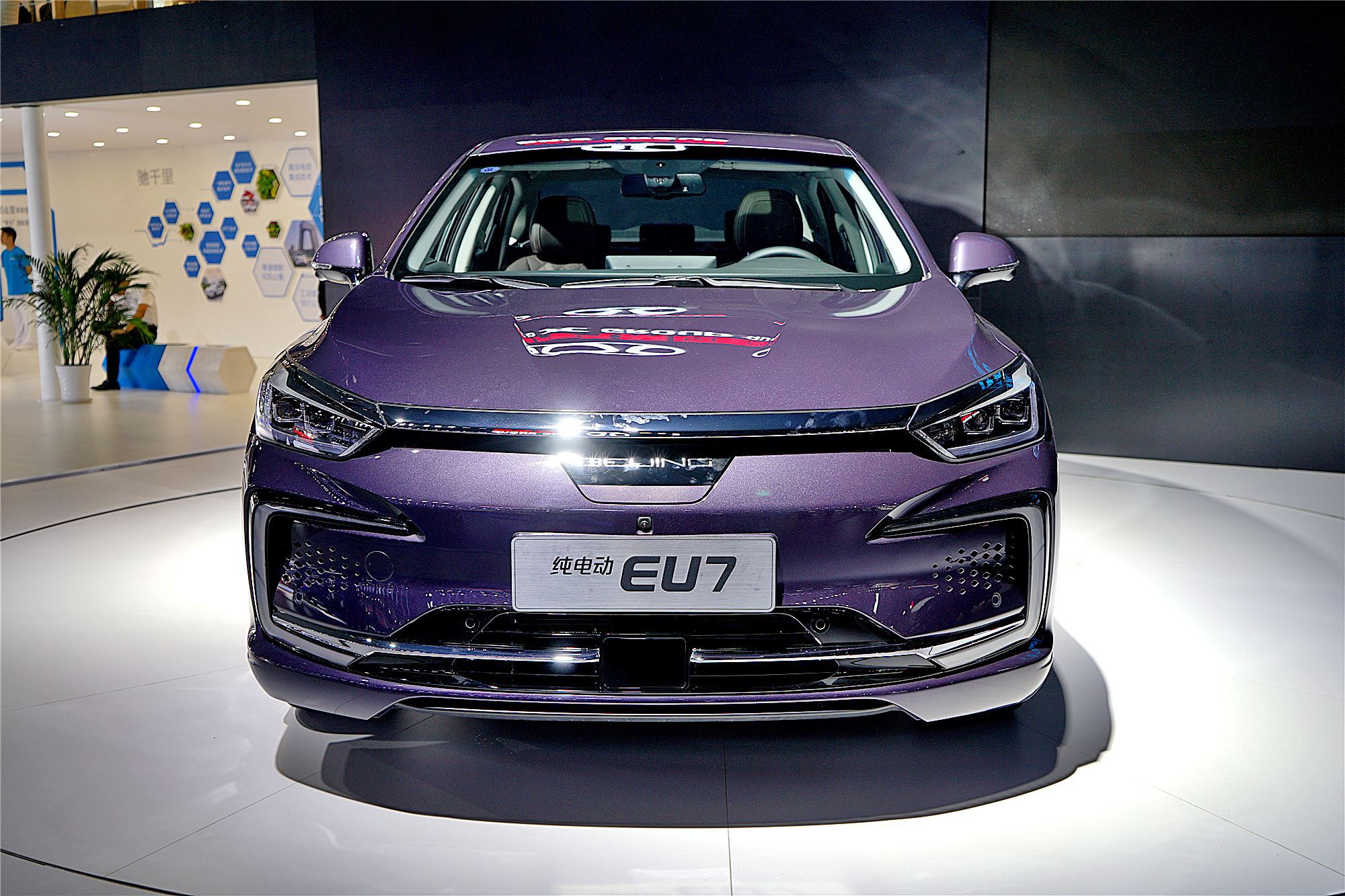 冲击新能源高端市场 抢先实拍北汽新能源eu7