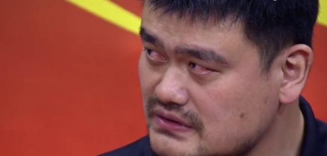 中国男篮惨败，姚明易建联痛哭，刘烨发文称：易建联，你尽力了
