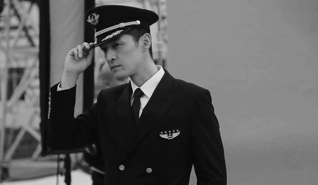 李光洁挑战帅气机长直言被角色制服吸引解读男演员保鲜秘籍