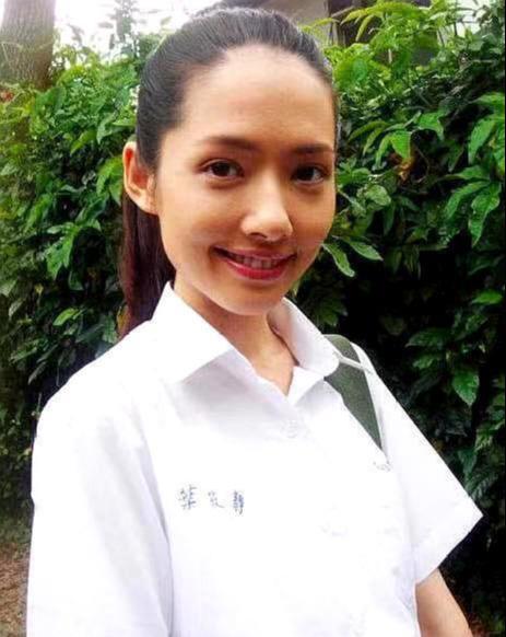 女大十八变,郭碧婷不同年龄照片流出,粉丝感叹原生态美女