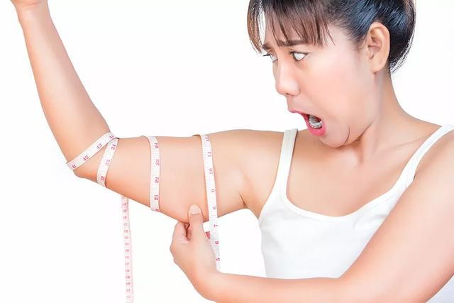 打破误区,3个动作和你的"蝴蝶袖"说再见