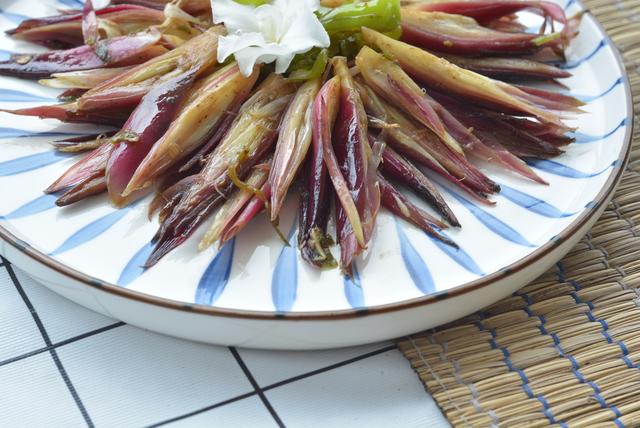 好了,今天这道清炒洋姜荷(阳荷)的做法就分享到