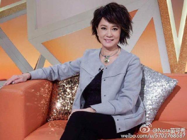 现在的苗可秀虽然容颜变老了,但是依然可以从照片中看出,还是很美的.