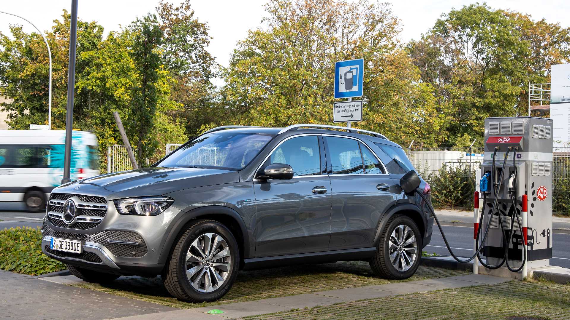 百公里加速6.8秒,奔驰发布新款gle 350de官图