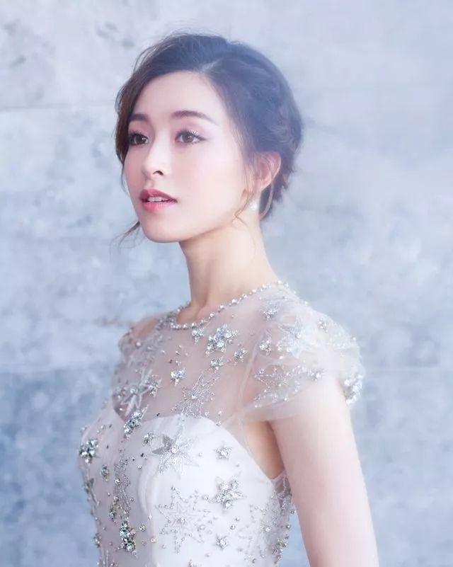 嫁了个富三代，被男方宠上天，这次她赢过好闺蜜Angelababy？