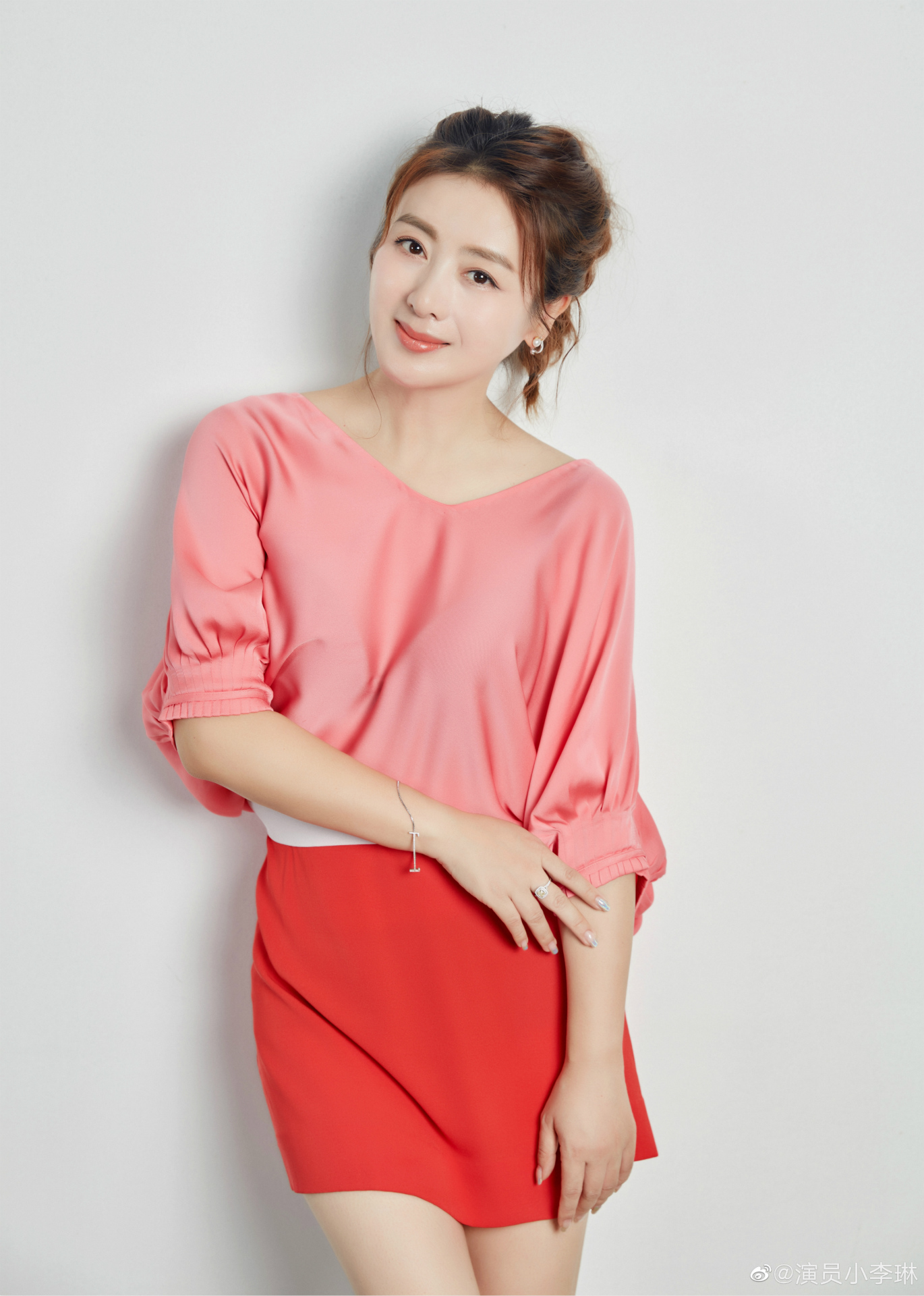 "杜冰雁"小李琳马尾小辫子萌翻天 拼接连衣裙温柔大气