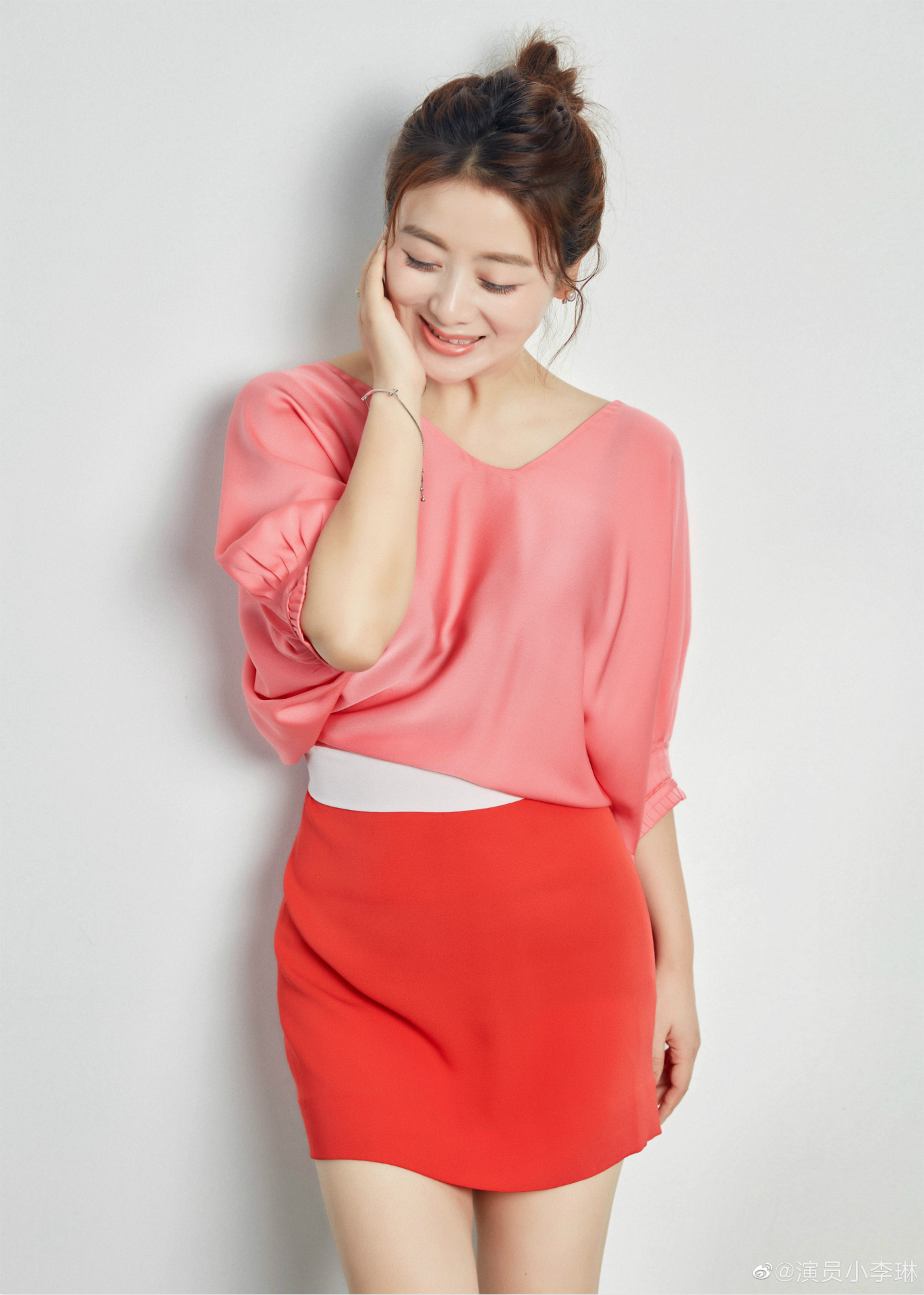 小李琳侧身微笑小李琳微博