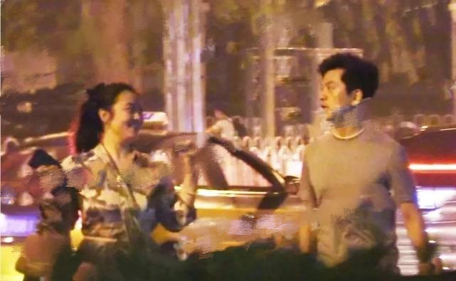 李健与妻子近照曝光两人夫妻相十足超恩爱