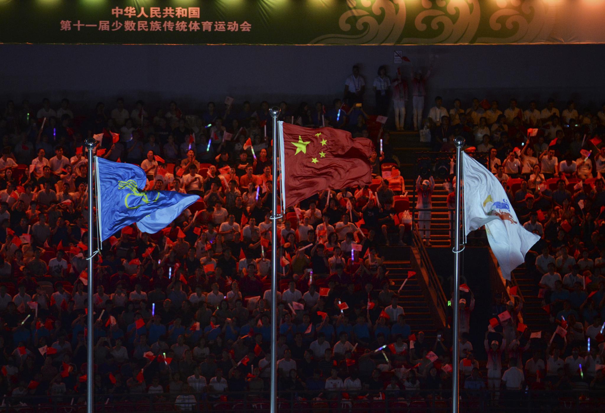 图为 会旗方队步入会场. 新华社记者朱祥摄