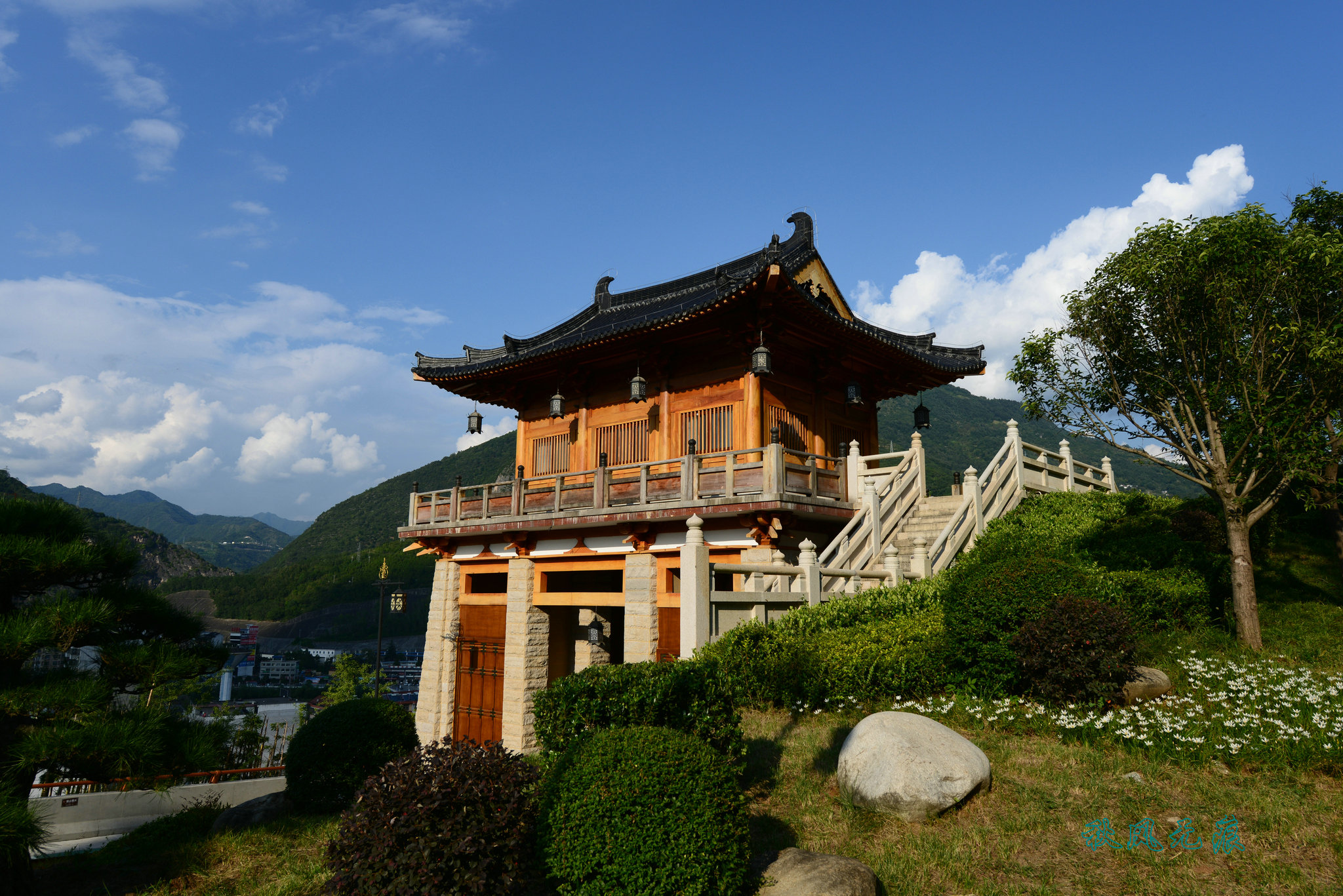 金秋九月跟着无人机游商洛开启秦岭最美旅游季