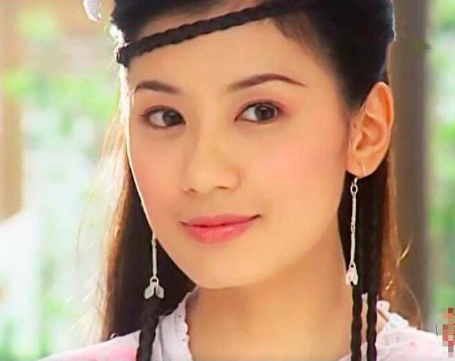 年轻时候的贾静雯,林心如,蒋勤勤,张嘉倪,不及图6俏皮动人