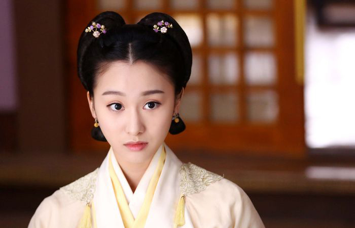 《锦绣未央》的檀香,《我是班主任》搭档王俊凯,演关晓彤学生