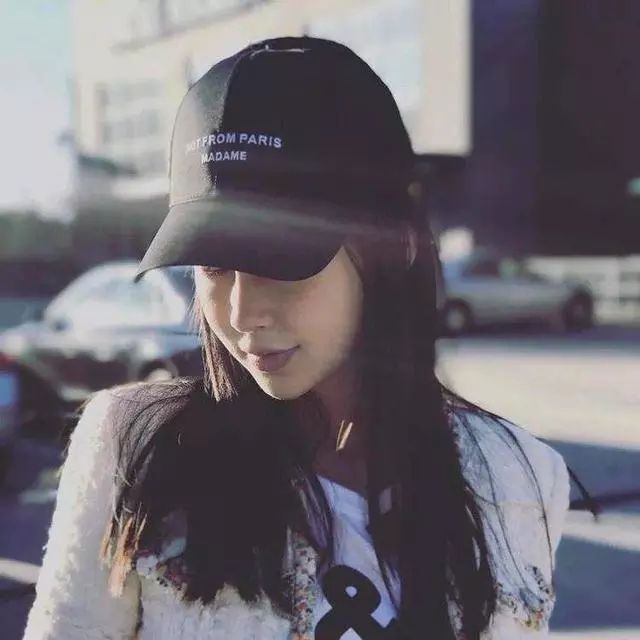 明星也玩压帽杀,张艺兴绅士,王俊凯眼神凌厉最具神秘感!