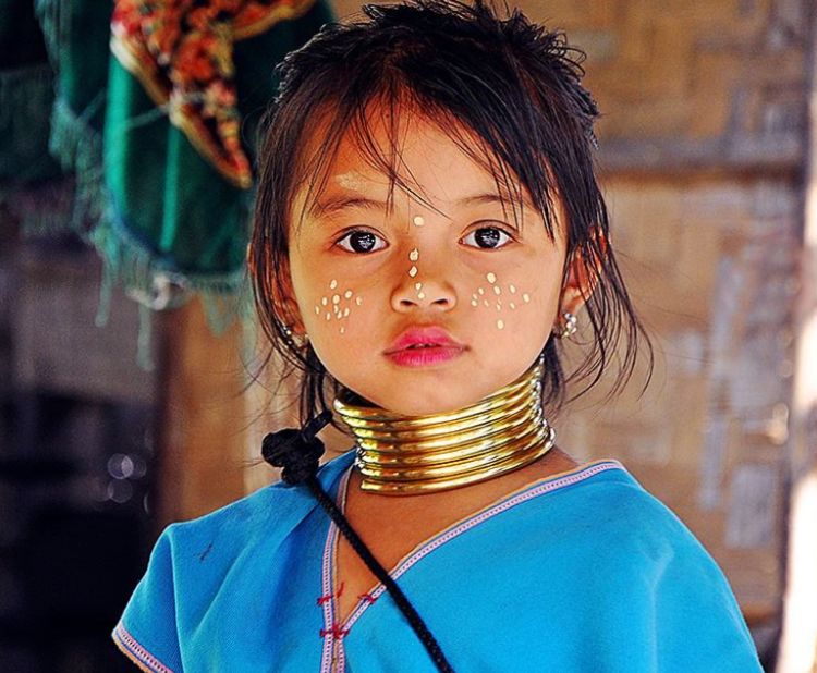 如果长颈族的女人把项圈拿下来,脖子会怎么样?长见识了