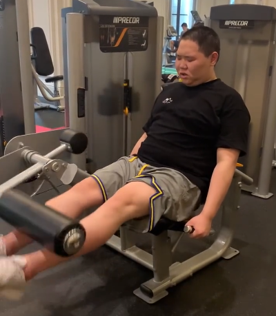 pdd瘦了登热搜即将拥有人鱼线大家却记得一个有爱的刘老师