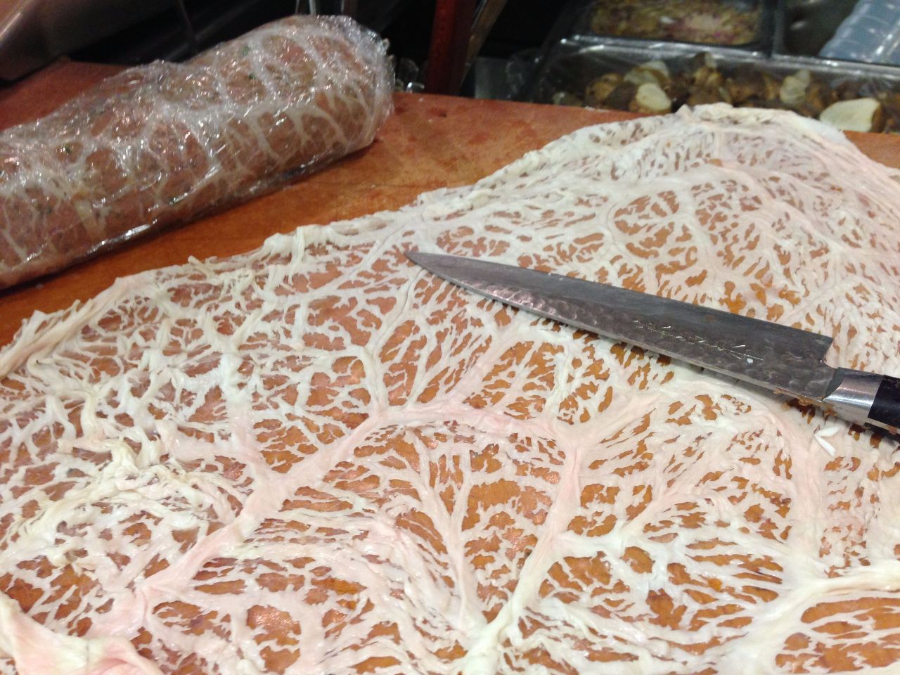 法国大厨焗肉的不传之秘,天然猪肉脂肪裹皮:猪网油