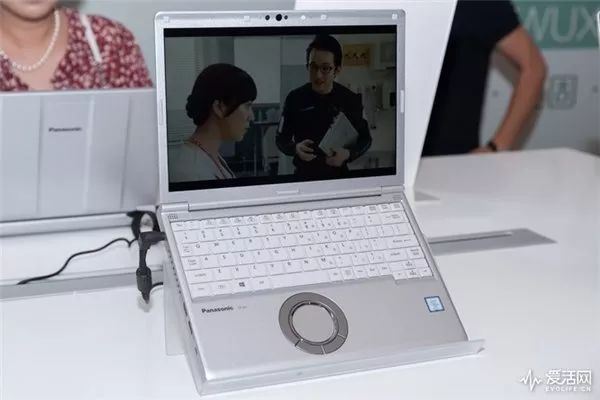 在种种加固措施下,cf-sv8在工作状态下最高在76厘米底部朝下跌落不会