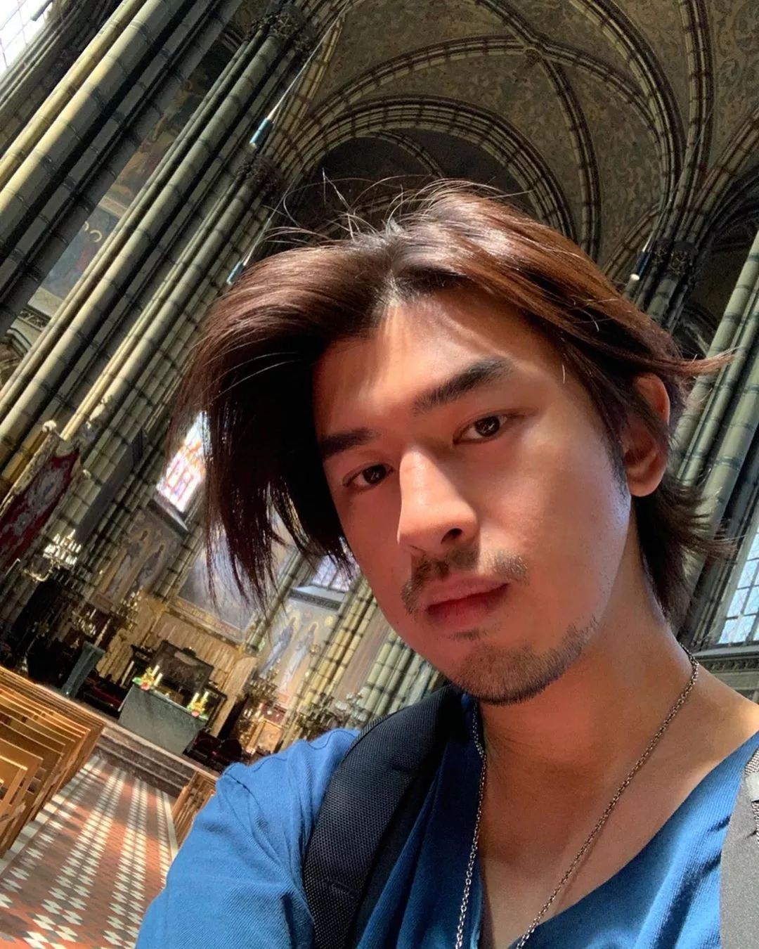 在他眼里陈柏霖就没有颜值死角像大仁哥这种风一样的男子,他一般都是