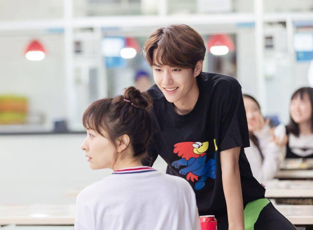 王一博吴昕首次合作眼神温柔出奇般配但双方私下态度很不一样