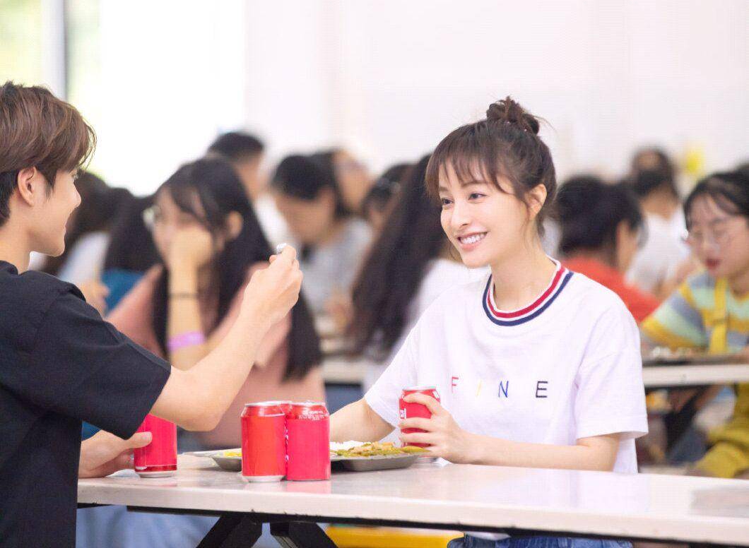 王一博吴昕首次合作眼神温柔出奇般配但双方私下态度很不一样