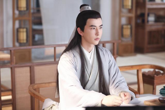 有些男演员的现代装"平平无奇",一换古装,惊艳半生