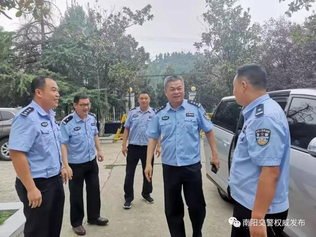 南阳市局党委委员交管支队长崔春晖深入桐柏县督导大庆安保工作