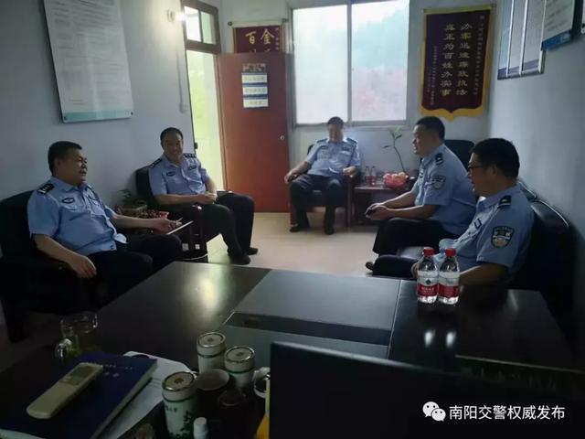 南阳市局党委委员交管支队长崔春晖深入桐柏县督导大庆安保工作