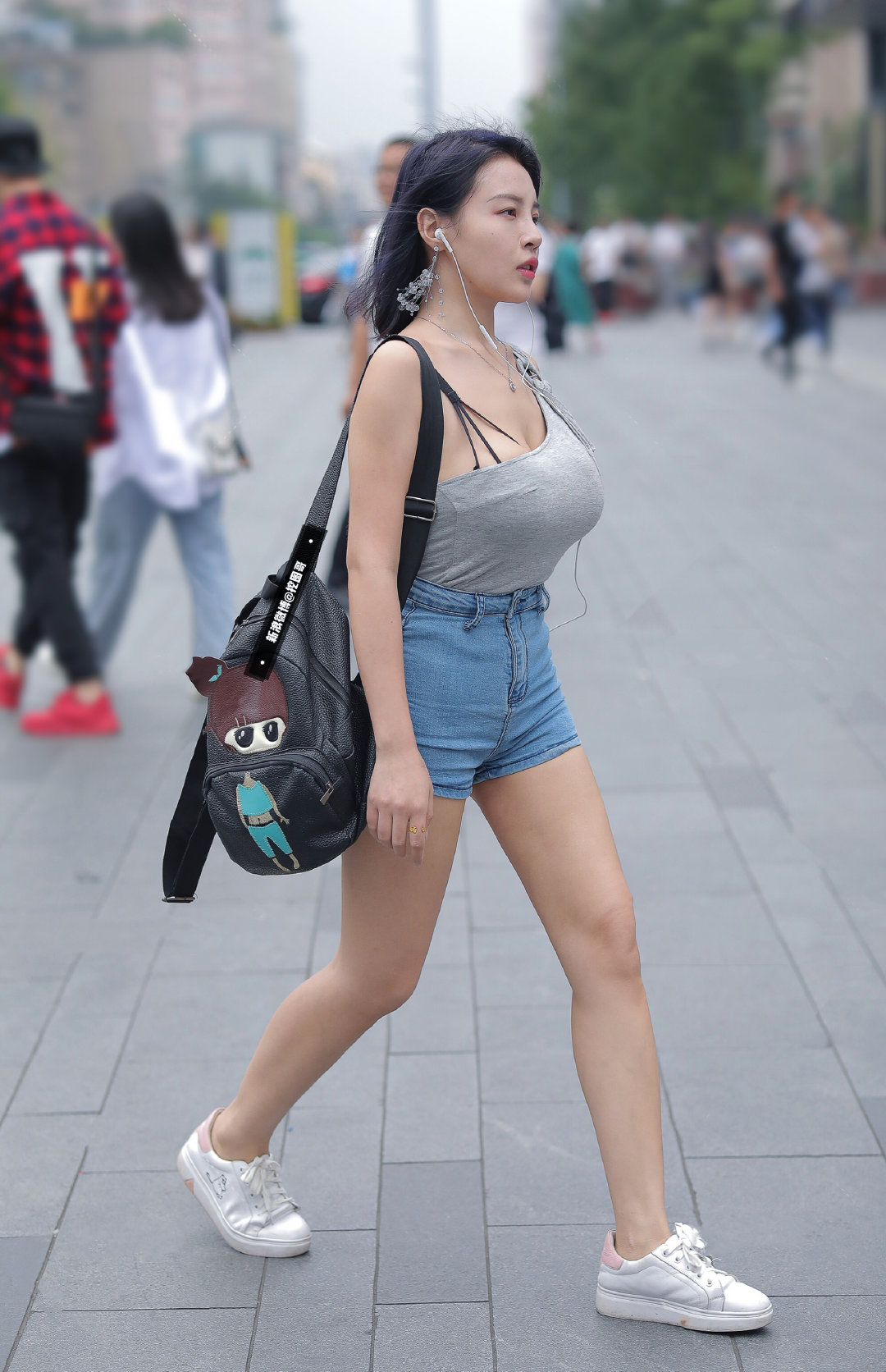 微胖身材也要穿出时髦感,单品选择更要有技巧,时尚造型凹起来!