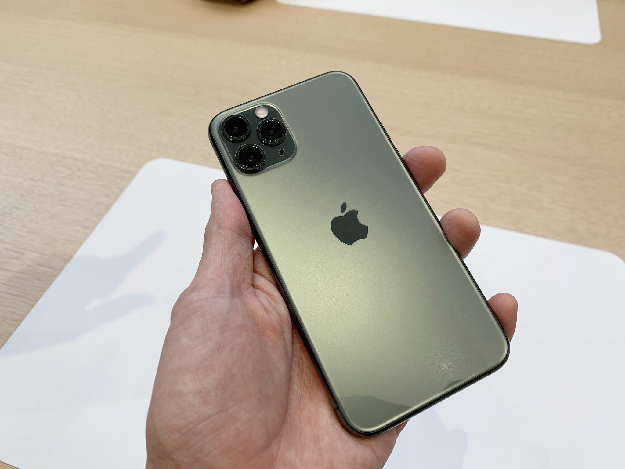 iphone11 pro max首发真机上手体验,手机很完美,12699元也值|苹果