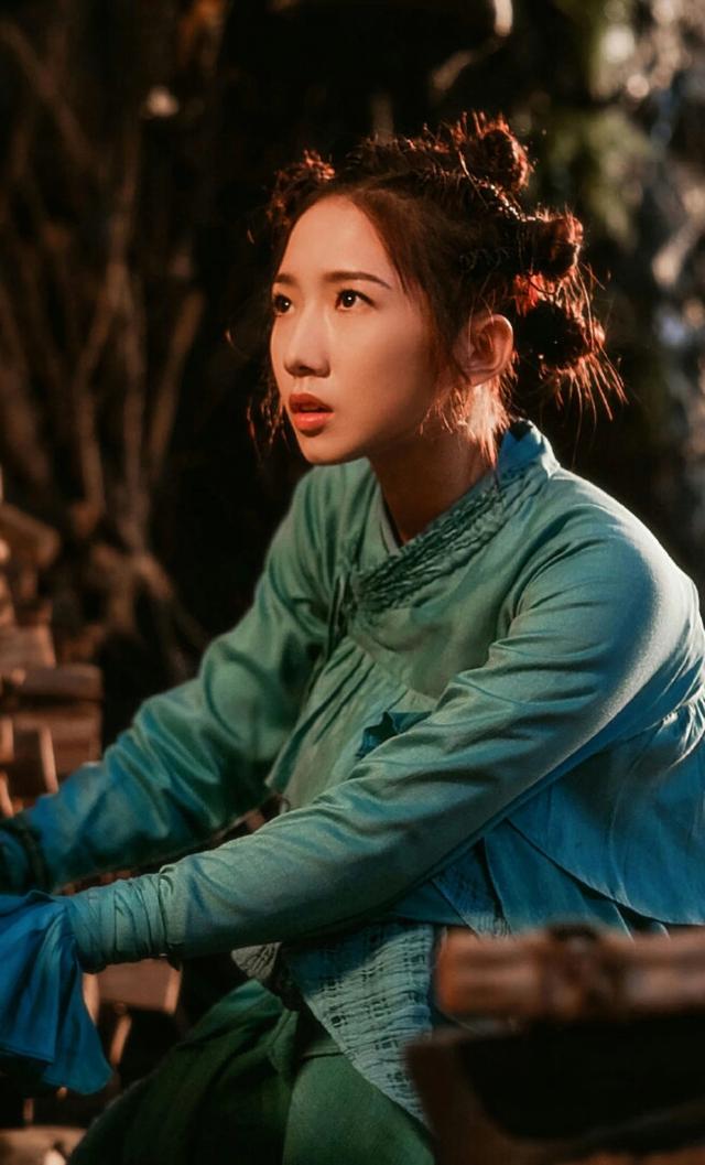 孟美岐是更加适合现代剧一点,古装剧有点驾驭不住.