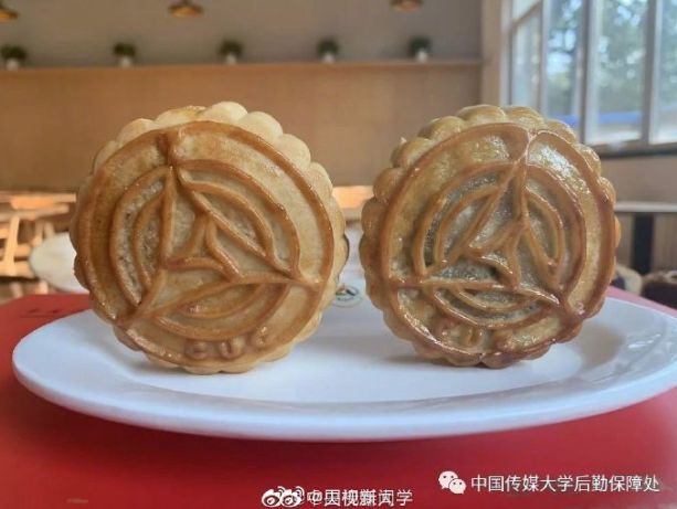  △中国传媒大学“校徽”版月饼